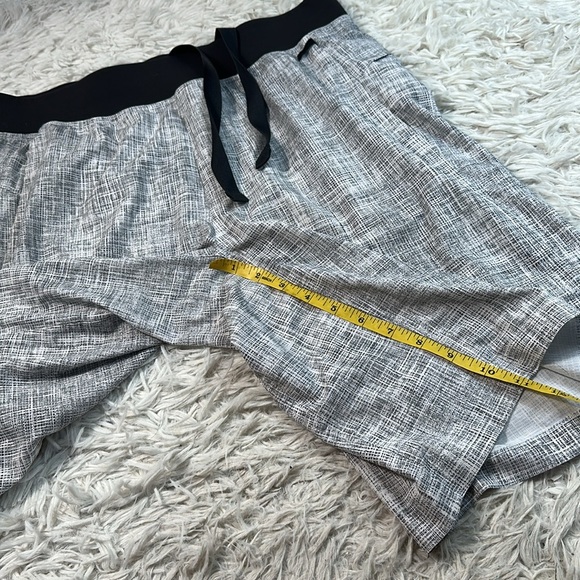 🔥$SALE$🔥 Lululemon Men's unlined Shorts - Picture 2 of 5